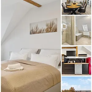Apartment Easyapartments Stilvoll Zentral Balkon Hauptbahnhof Netflix 130m2, Hof (Bavaria)